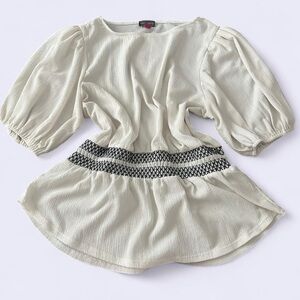 Vince Camuto embroidered whiteTop